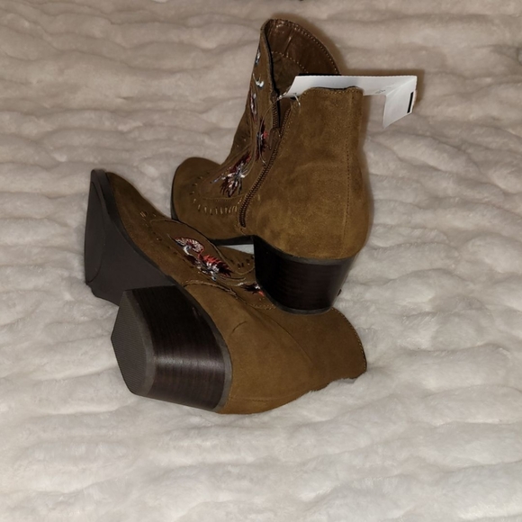 Carlos Santana Vivien Embroidered booties - Picture 4 of 7